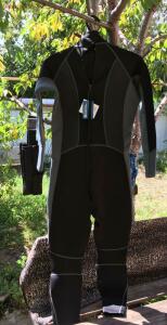 [Продам] Неопреновый костюмчег mauntain warehouse 2-3 мм - IMG_0833.jpg
