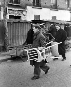 Блошиный рынок в Париже 1946 год - 02-qn20zPQUbKI.jpg