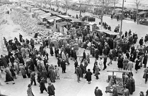 Блошиный рынок в Париже 1946 год - 13-yobzDdfOxBM.jpg