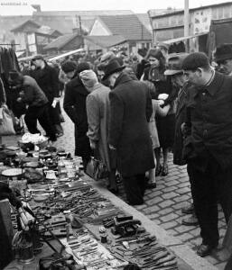 Блошиный рынок в Париже 1946 год - 16-2imNsn0dLdw.jpg