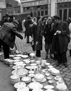 Блошиный рынок в Париже 1946 год - 19-LDUrpPz5K90.jpg