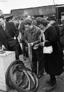Блошиный рынок в Париже 1946 год - 26-fl_v0wmYi6c.jpg