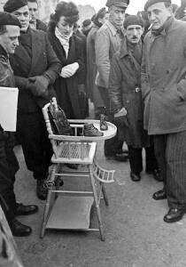 Блошиный рынок в Париже 1946 год - 32-GUyLiYUrmkk.jpg