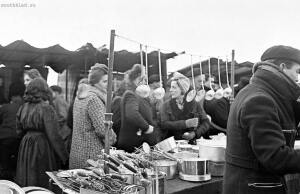 Блошиный рынок в Париже 1946 год - 36-DgWHl8eqNFs.jpg