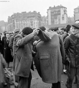 Блошиный рынок в Париже 1946 год - 58-2yiYXpWgLdU.jpg
