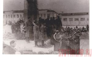 Митинг на площади в день прихода в город 333 стрелковой дивизии - 13 февраля 1943г