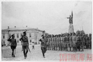 Смотр Казачьих Войск после взятия Новочеркасска в апреле 1918!<br />Соборная площадь.