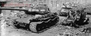 Без комментариев. -  советских танков ис-2 на одной из улиц берлина..jpg