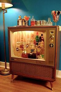 Куда в Каменске сдать старые телевизоры и конденсаторы - So-starogo-televizora-mozhno-sdelat-dekorativnuyu-mebel.jpg