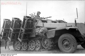 Часть бронетехники - Bundesarchiv_Bild_101I-216-0417-09,_Russland,_schwerer_Wurfrahmen_an_Schützenpanzer.jpg