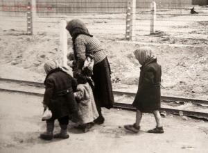 Исчезнувшие лица. Освенцимский альбом. 1944 год - 0_1e1511_cf229511_orig.jpg