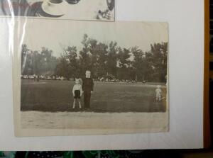 50-е годы, стадион Труд, болельщики в ожидании матча. Снимок сделан с Западной трибуны, напротив Восточная с двумя или тремя рядами всего, за деревьями Горячка и парк Маяковского.