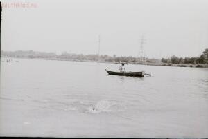 1963 год. Между опорами ЛЭП павильон комбинатовской лодочной станции, слева у обреза кадра, выше лодки лодочная станция парка Маяковского.