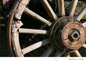 Светец или запчасть от телеги? - old-antique-wagon-wheel-stock-picture-193383.jpg