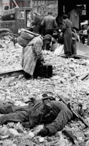 Берлин 1945 год. Жизнь на развалинах - 9d51eb524239.jpg