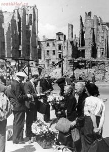Берлин 1945 год. Жизнь на развалинах - 86c0114078e8.jpg
