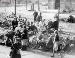 Берлин 1945 год. Жизнь на развалинах - dfae5e3fdc4a.jpg