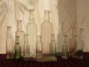 бутылки из под уксуса и эссенции. треугольной формы  - 5837572.jpg