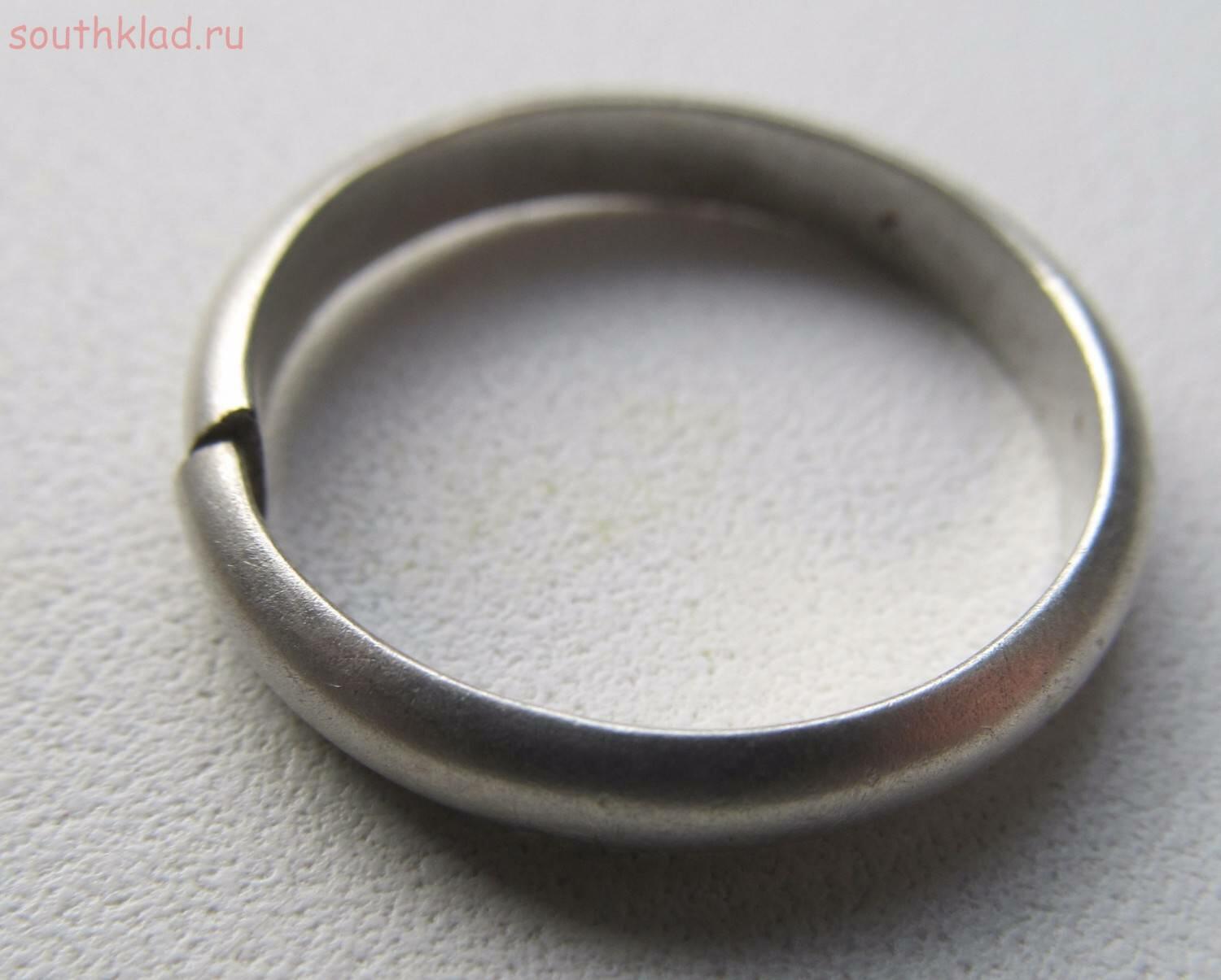 Кольцо трещина. Сломанное серебряное кольцо. Лопнуло кольцо. Поломанное кольцо. Починить серебряное кольцо.