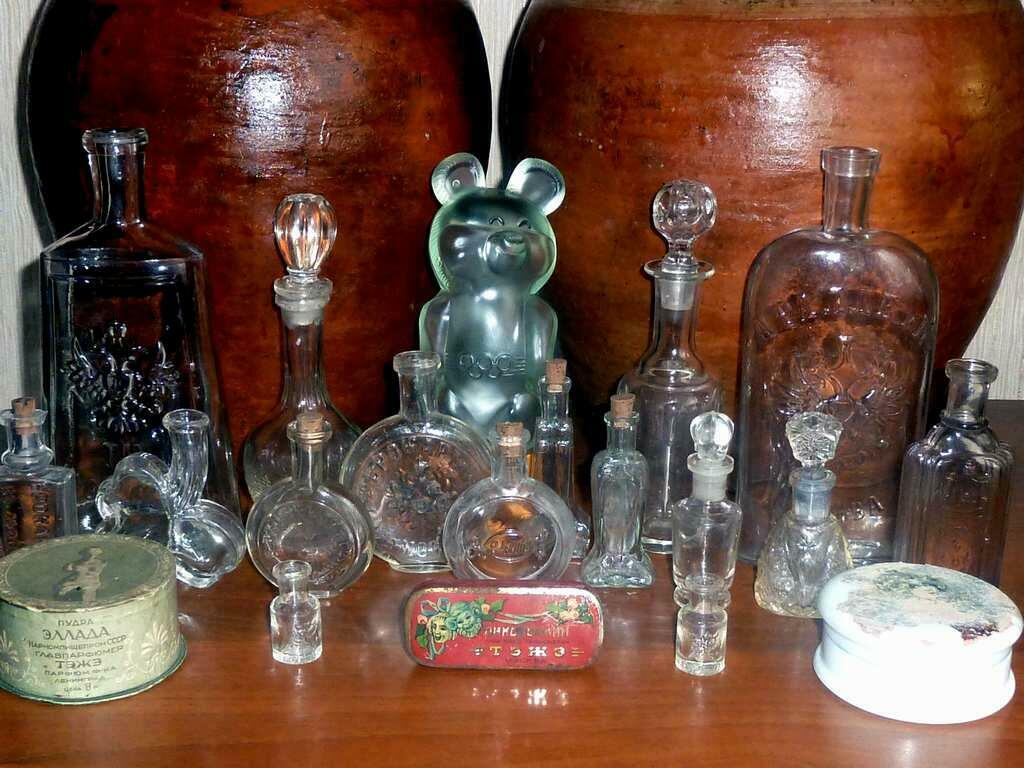 Как называют коллекционеров. Коллекционирование бутылок. Коллекционирование старинных бутылок. Старинные коллекционные бутылки. Старинные стеклянные аромалампы.