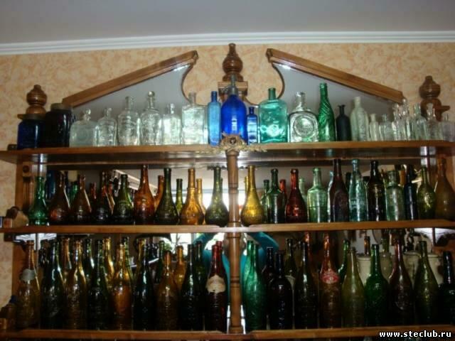 Хранение ликера. Шкаф для бутылок. Полки стеклянные Антиквар. Старинный шкаф под бутылки. Шкаф для бутылок для разливного.