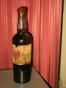 Бутылка вина Массандра каберне 1916 года - 7125338.jpg