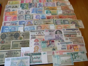400 иностранных банкнот мира - DSCN3003.JPG