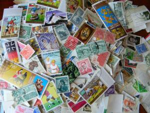 [Продам] 1 кг Почтовых марок мира 18 тысяч штук . -  1.jpg