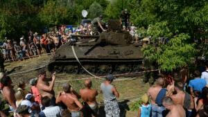 В Воронежской области подняли со дна реки единственный сохранившийся танк Т-34-76 - 7c65e38f0dc355a7e83d9029c35f489b.jpg