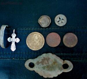 Крестик серебряный, заготовка для кольца, конина, 5 копеек 1930 года, и две пятнашки 1941 и 1945 годов.