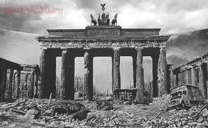 Необычные фотографии Второй Мировой - 02. 1945-War-is-over.jpg
