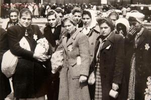 Исчезнувшие лица. Освенцимский альбом. 1944 год - 0_1e1504_a0aee22_orig.jpg