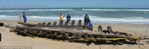 На пляж во Флориде вынесло обломки старинного корабля - d336b9204f7a1325b12f5992b1b22b57.jpg