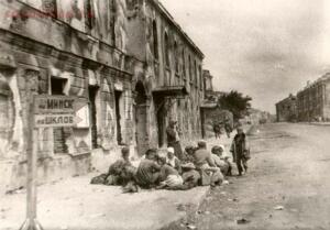 В Кадре Война. Авторская фотография. Александр Сергеевич Дитлов -  освобожденном Могилеве..jpg