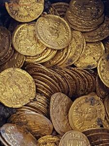 Клад из нескольких сотен золотых монет - 1536416115176128301.jpg