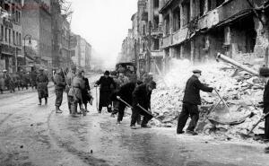 Берлин 1945 год. Жизнь на развалинах - 8b7413277d83.jpg