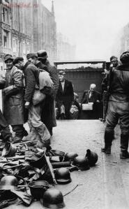 Берлин 1945 год. Жизнь на развалинах - c2ebb6dfc23f.jpg