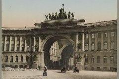 archway_leading_into_the_office_of_the_general_staff_palace_of_state._st._petersburg_russia_lccn2004682794
