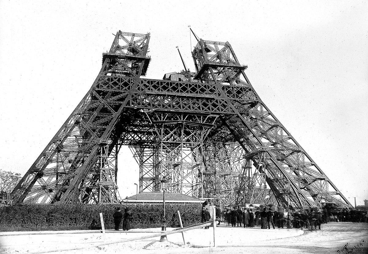Гюстав Эйфель. Эйфелева башня в Париже. 1887—1889. Эйфелева башня в Париже 1889 год. Строящаяся Эйфелева башня, 1888 г.. Эйфелева башня в 1887 году. Построенная в 1889 году