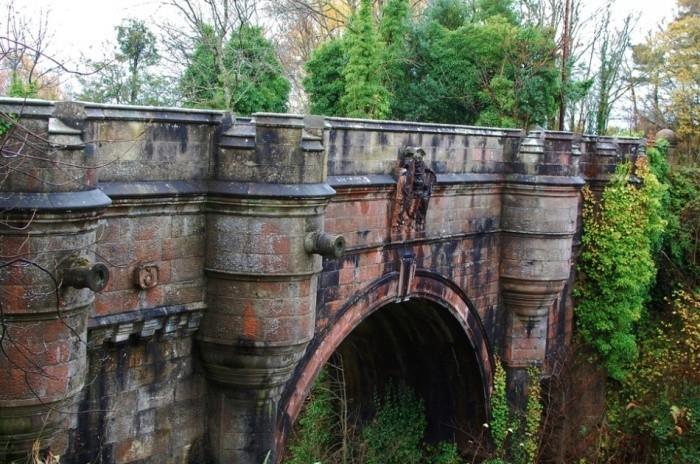 Старый арочный мост Овертоун. Шотландия, неподалеку деревушки Милтон.