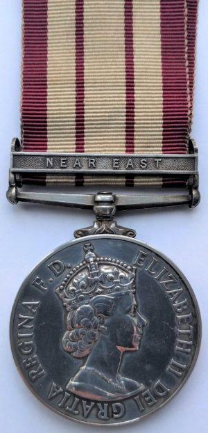 Аверс медали «За участия в военно-морских кампаниях 1915-62» с изображением королевы Елизаветы (1952-1962 гг.).
