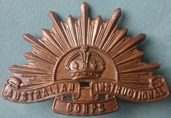 Знаки на шляпу инструкторов-офицеров Австралийского учебного корпуса. 