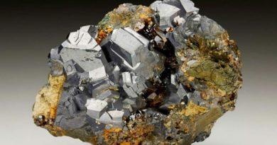 Изделия из металлов и минералов