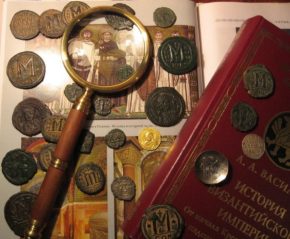 Инструменты для изучения монет и банкнот