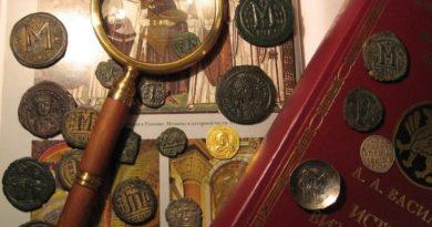 Инструменты для изучения монет и банкнот