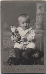 Старые фотографии детей с игрушками, конец XIX - начало XX века.