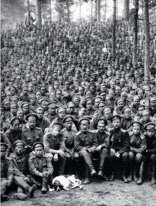 11 ноября 1918 года заключено Компьенское перемирие, которым закончилась Первая мировая война.
