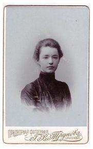 Портреты снятые в ателье московского фотографа Георгия Трунова, конец XIX - начало XX века.