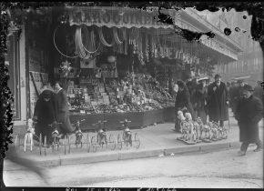 Рождественская торговля игрушками на улицах Парижа 1912-1913 гг.