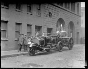Пожарные машины Бостона, США 1920-е годы.